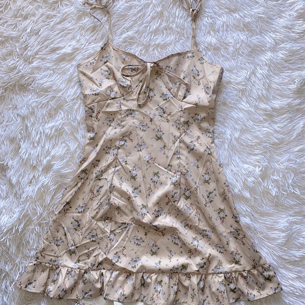 Tan & Floral Dress 💐